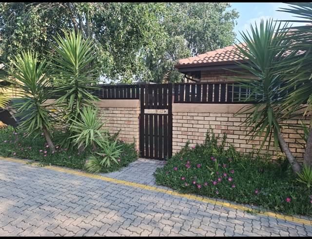 2 BEDROOM TOWNHOUSE FOR SALE IN BERGBRON